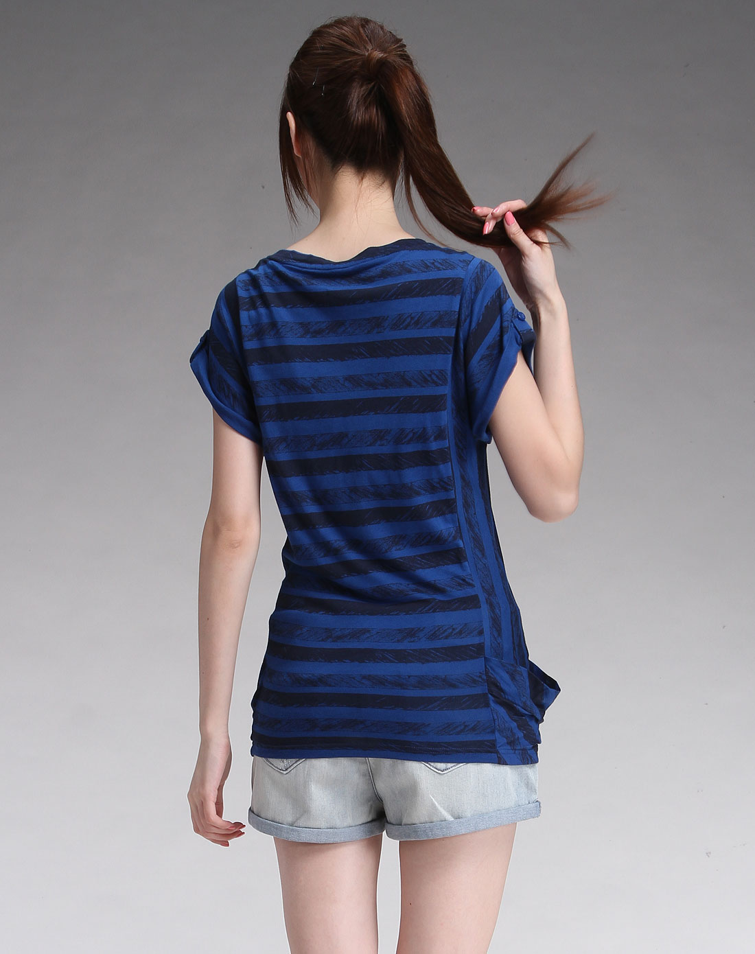 蓝色条纹印花短袖上衣