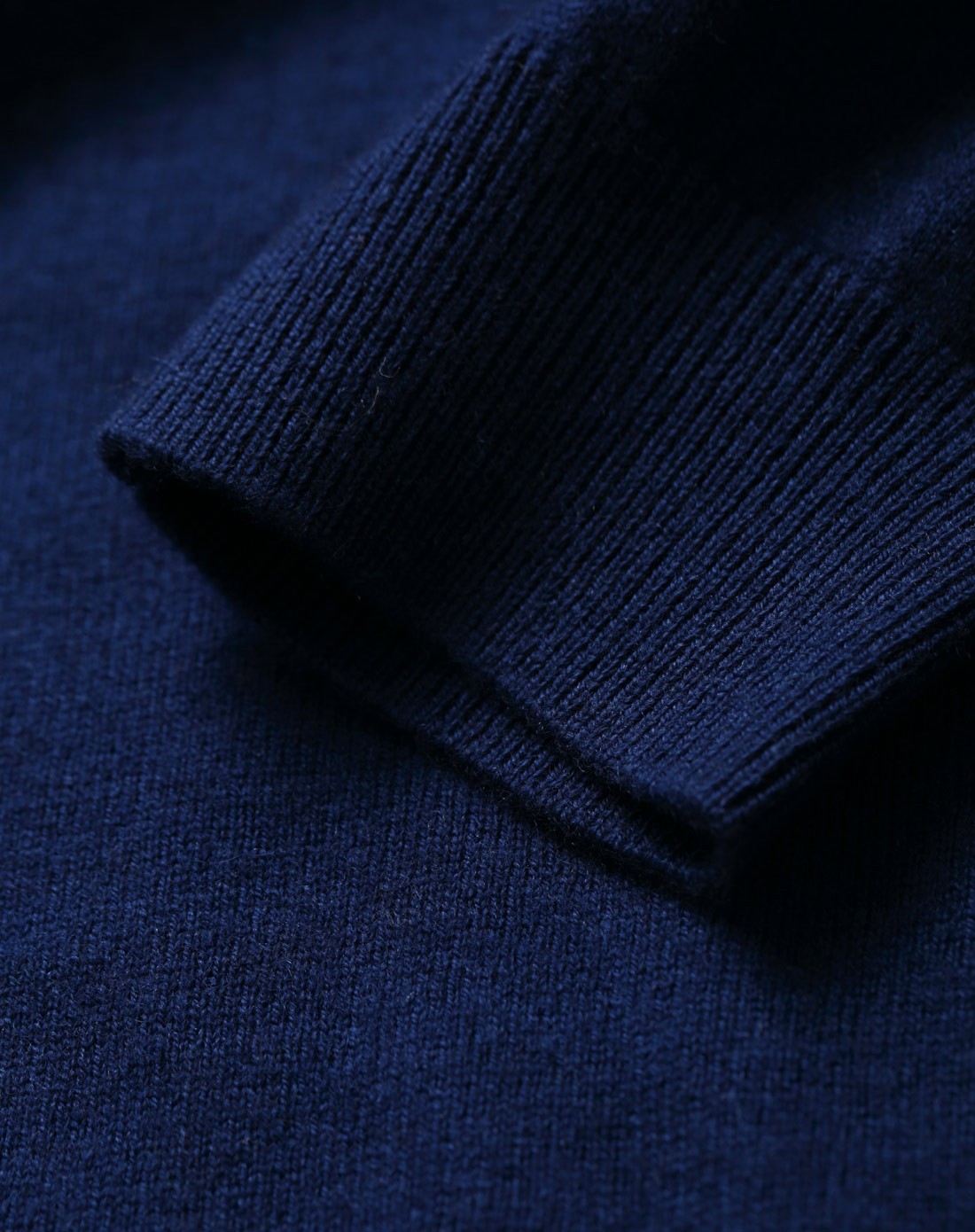 宝蓝色柔暖纯羊毛翻领长袖毛衫