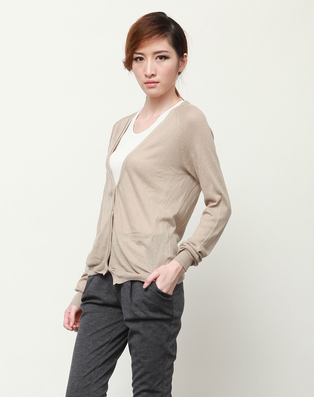 女款米色简约针织开衫
