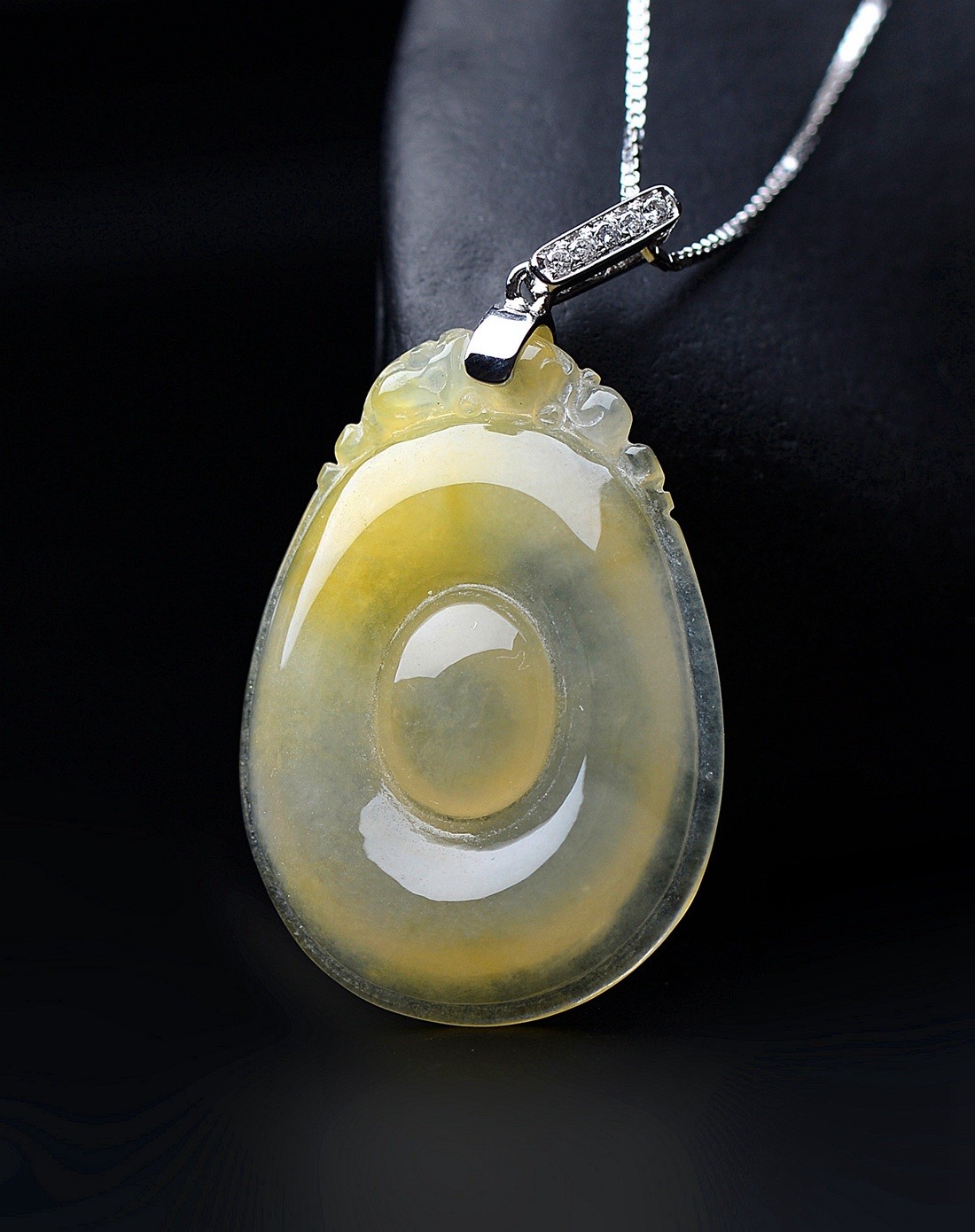 18k金镶钻a货翡翠冰种黄翡水润福在眼前吊坠