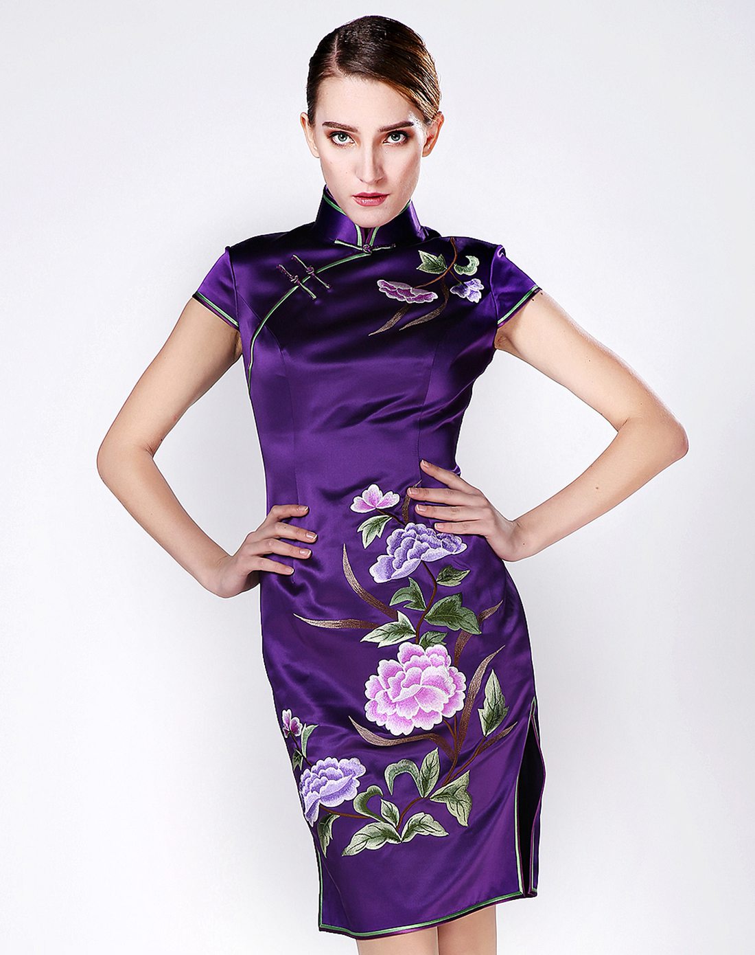 女款紫色绣花手工制作真丝旗袍
