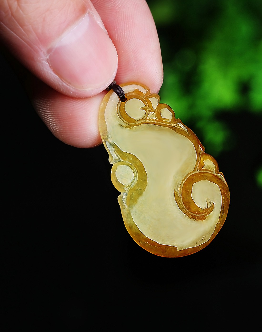 精雕超细腻冰种满黄色黄翡龙如意 事事如意吊坠