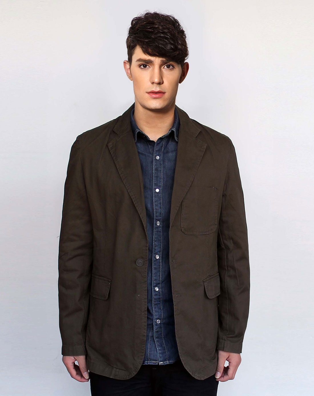 男时尚休闲咖啡色西装