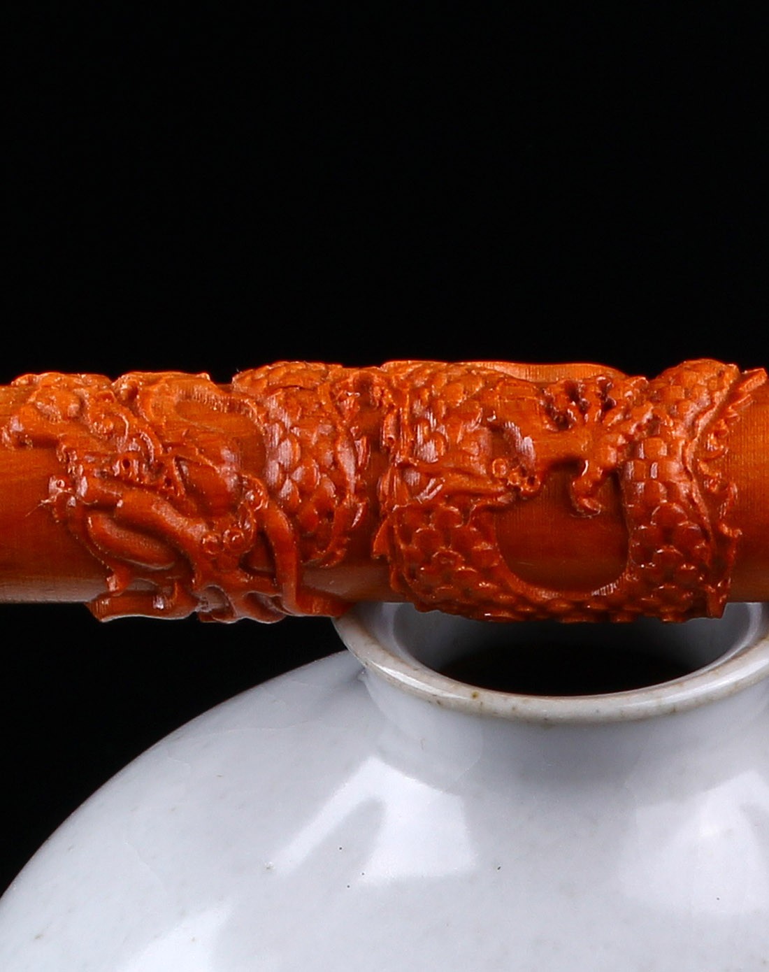 天然红豆杉雕龙烟嘴