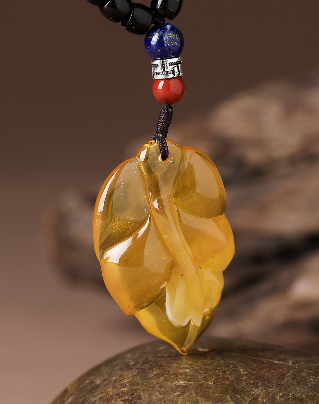 金枝玉叶-天然琥珀精雕挂件(附证书)