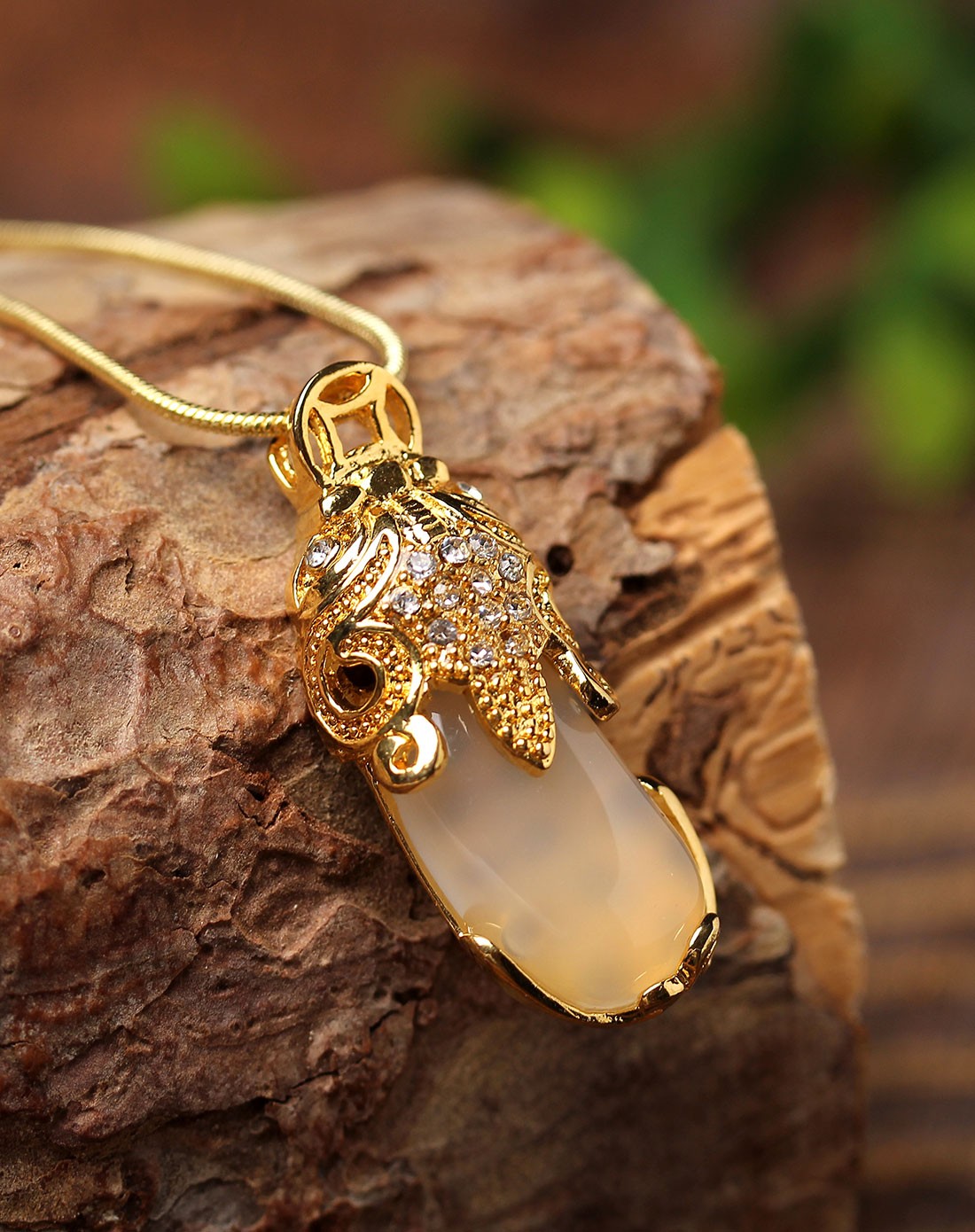 3a级巴西白玉髓祥云镶嵌龙头吊坠附证书