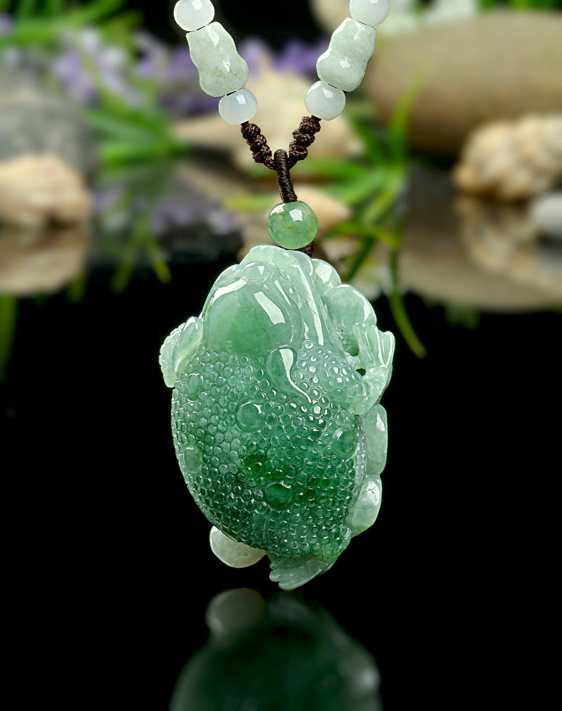 紫气东来玉器专场-天然精雕厚料深绿招财三脚蟾翡翠挂件(国家权威鉴定