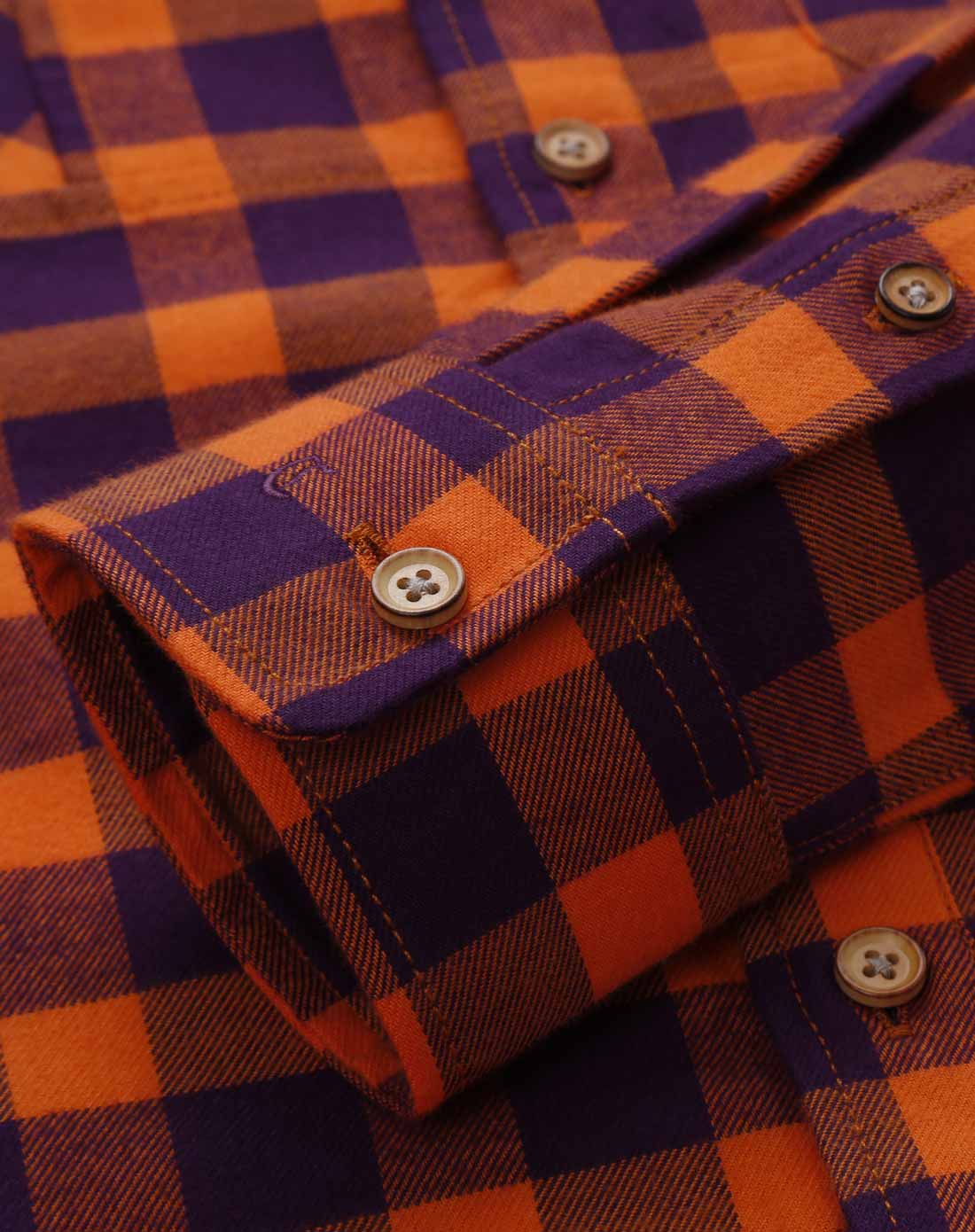 赤橙色修身长长袖衬衫