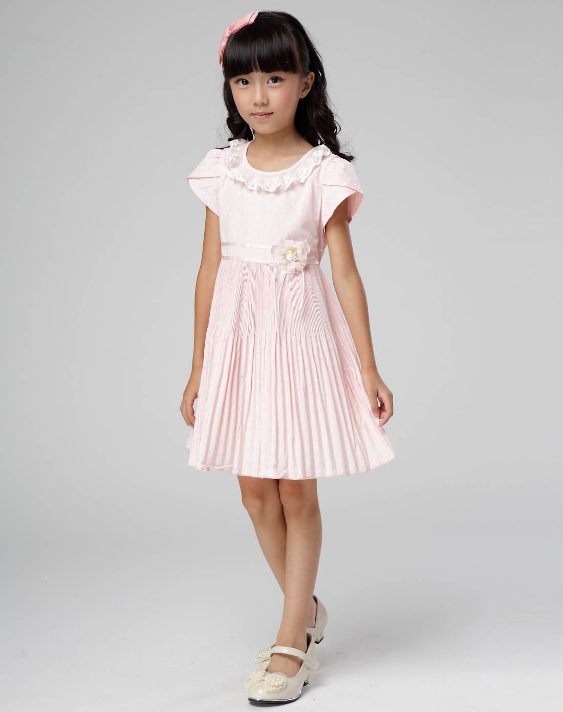 女童裸粉连衣裙