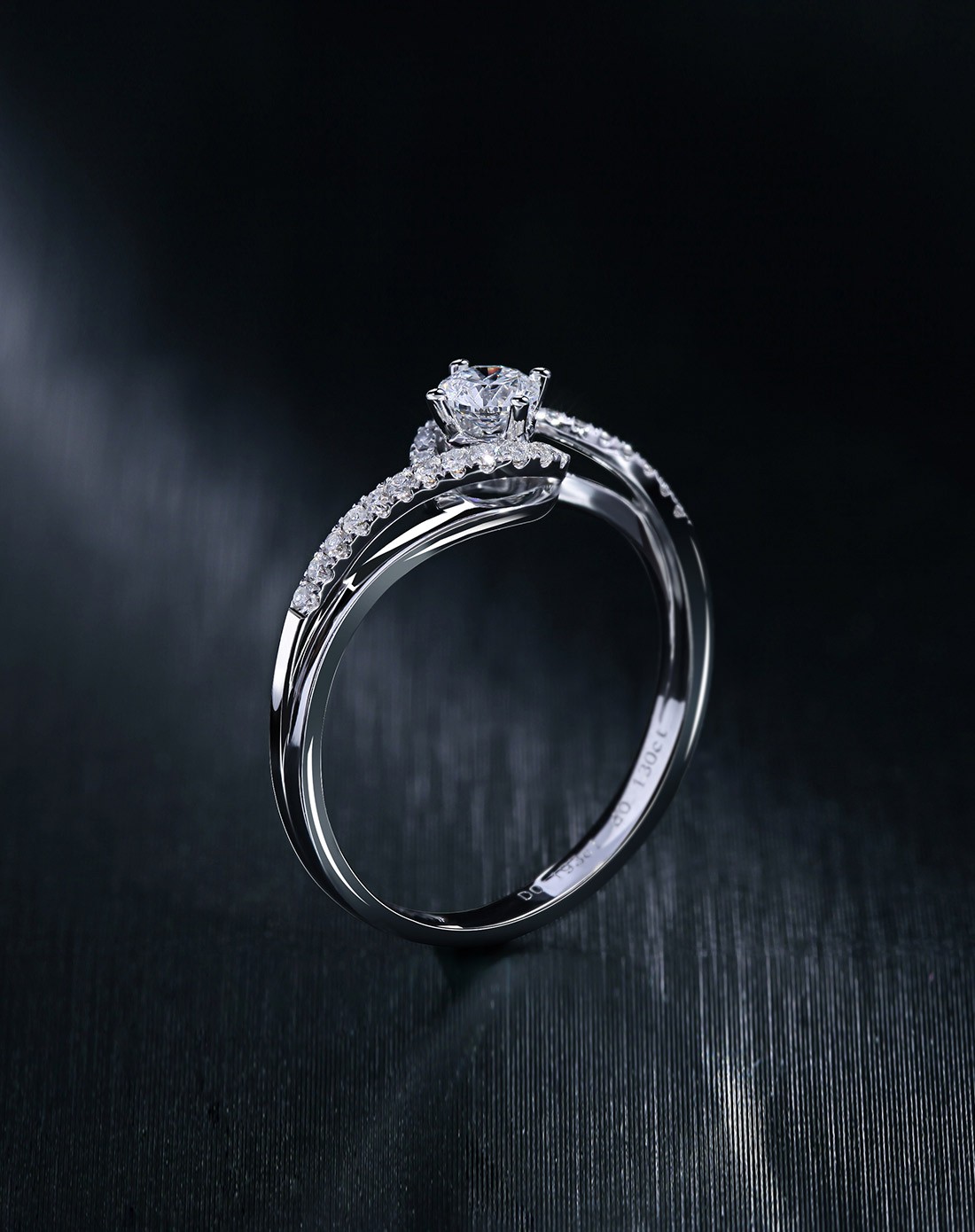 柔美花朵-浪漫扭臂20分18k金钻石女戒