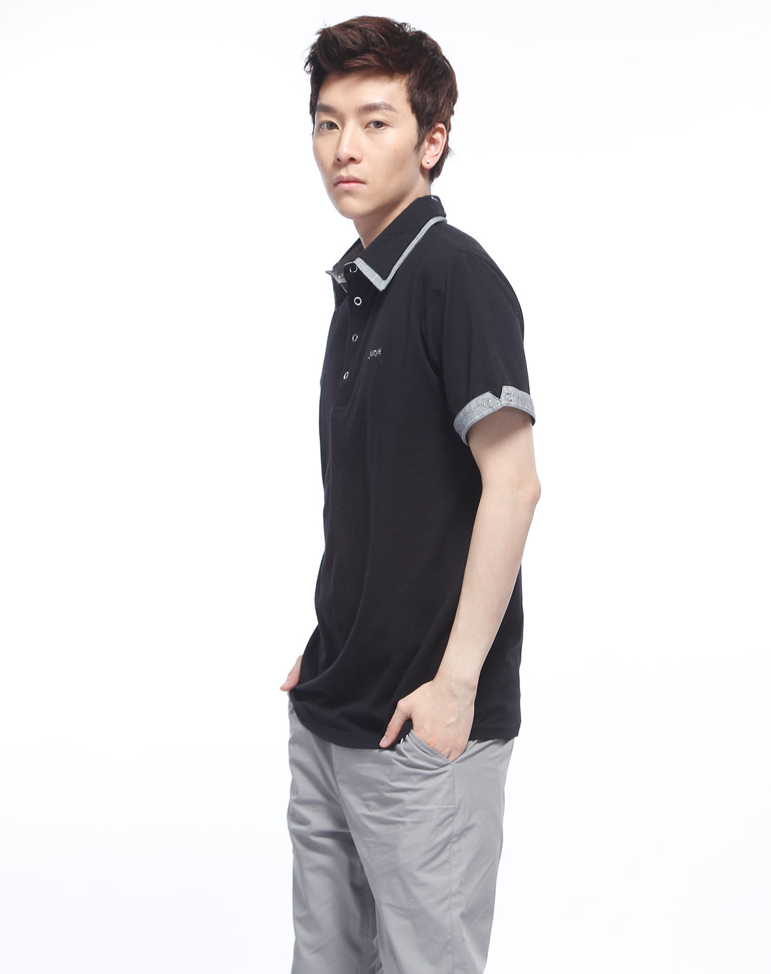 黑色简约休闲短袖t恤