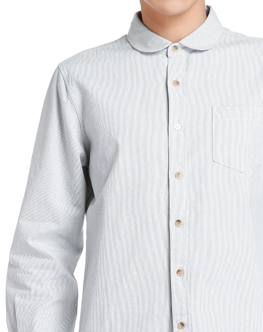 浅灰色翻领条纹长袖衬衫