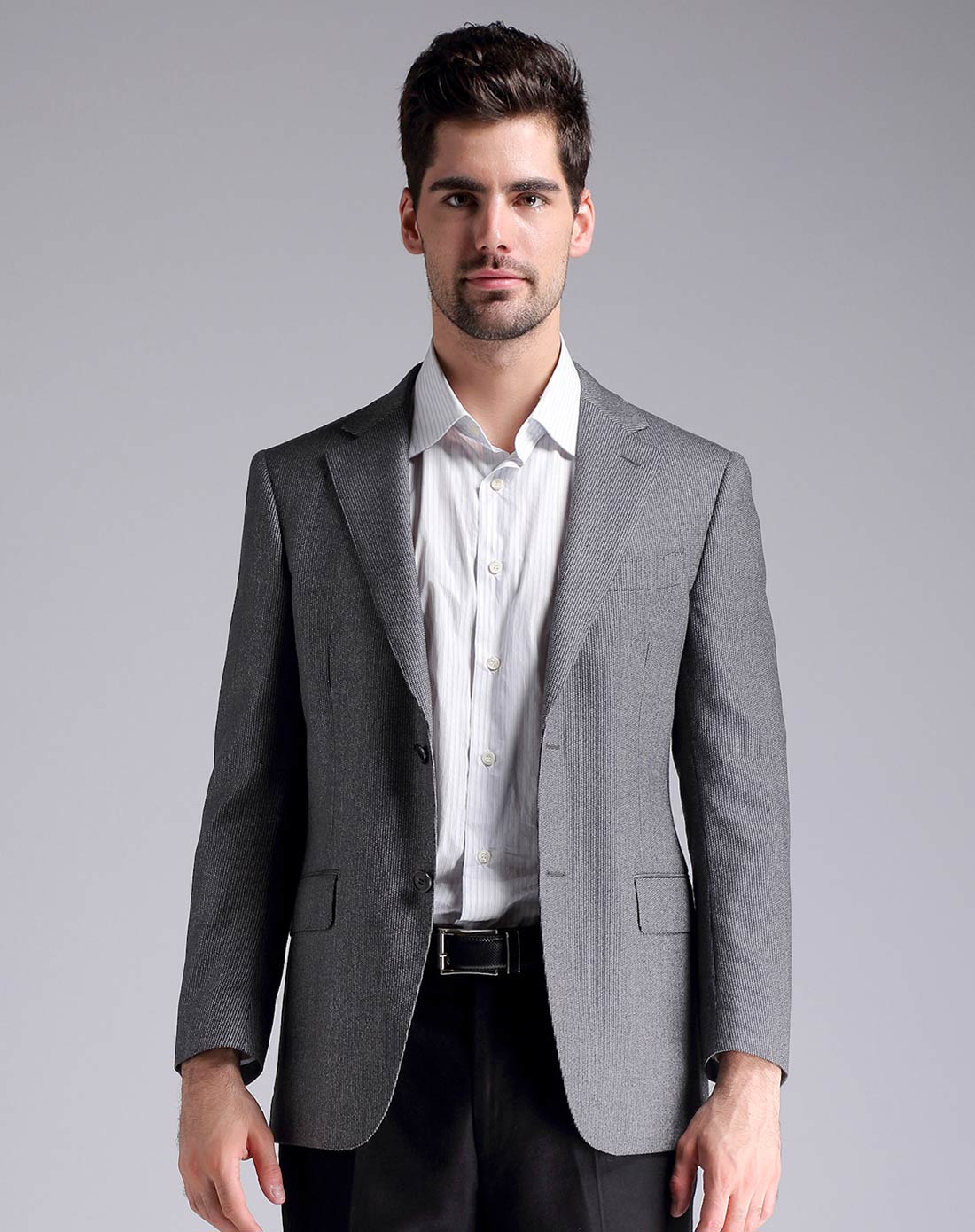 男浅灰色商务休闲西服