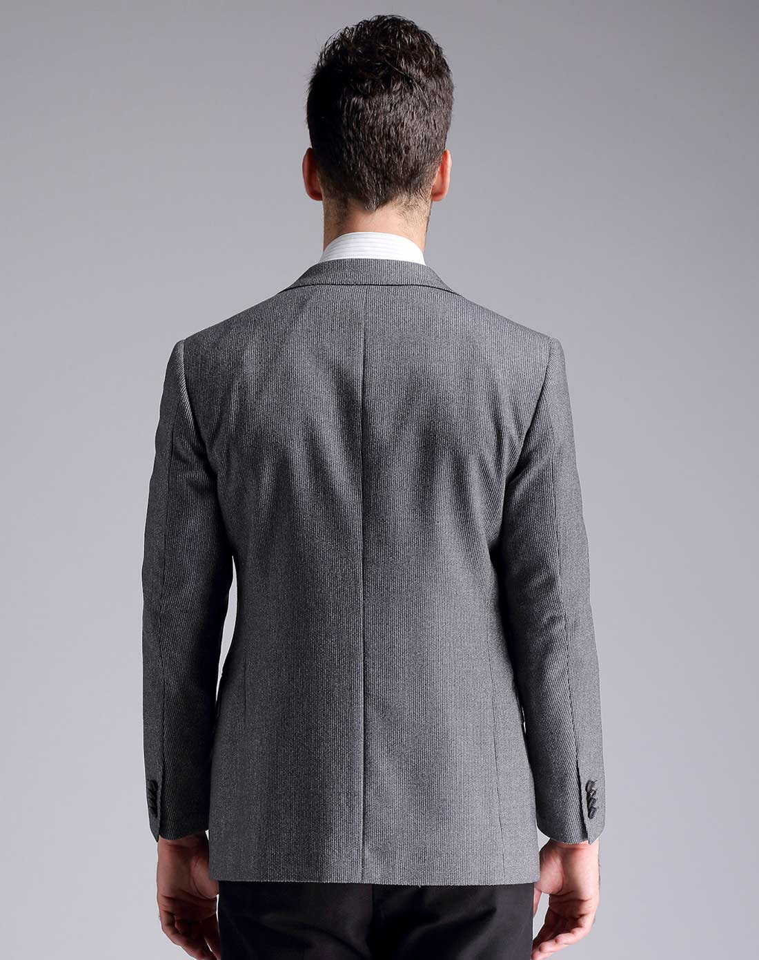 男浅灰色商务休闲西服