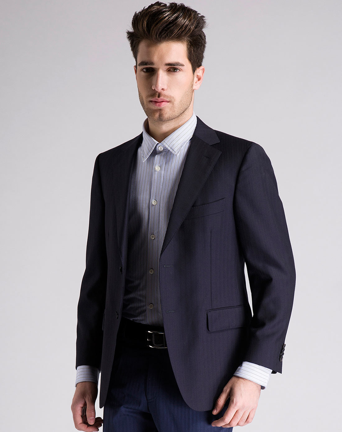 男藏青色标准版商务休闲西服