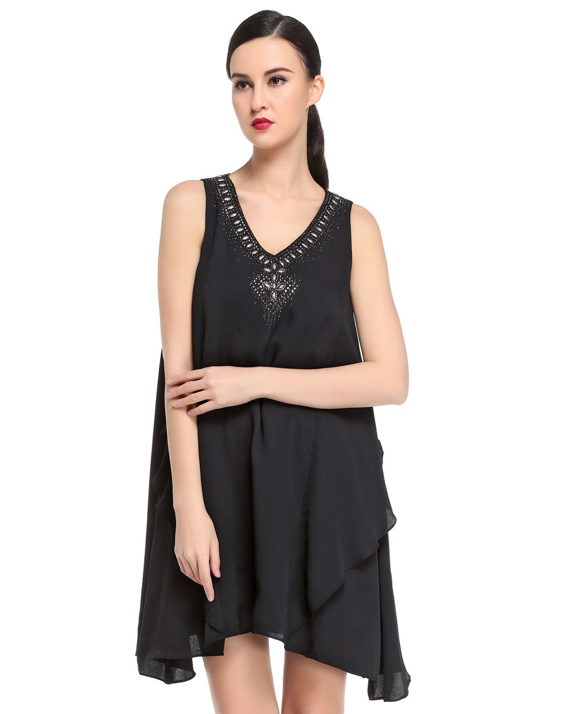 pesaro女装专场 > 黑色v领俏丽钉珠无袖连衣裙