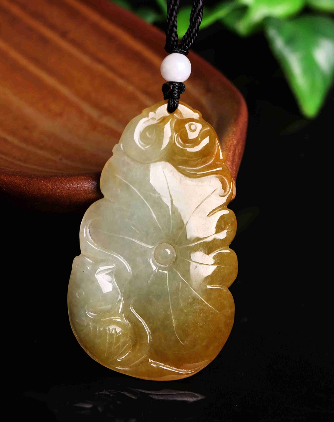 冰糯种俏色莲年有余a货翡翠吊坠(附权威证书)