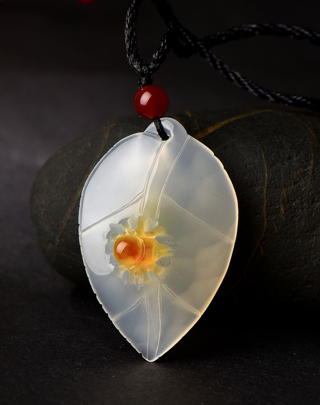 知足常乐冰彩飘黄玉髓吊坠