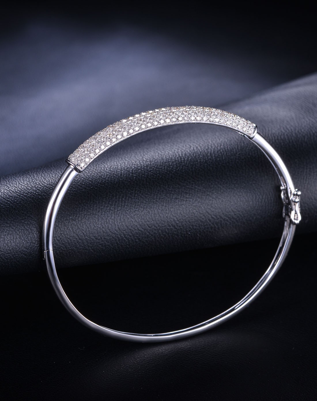 15克拉钻石手镯