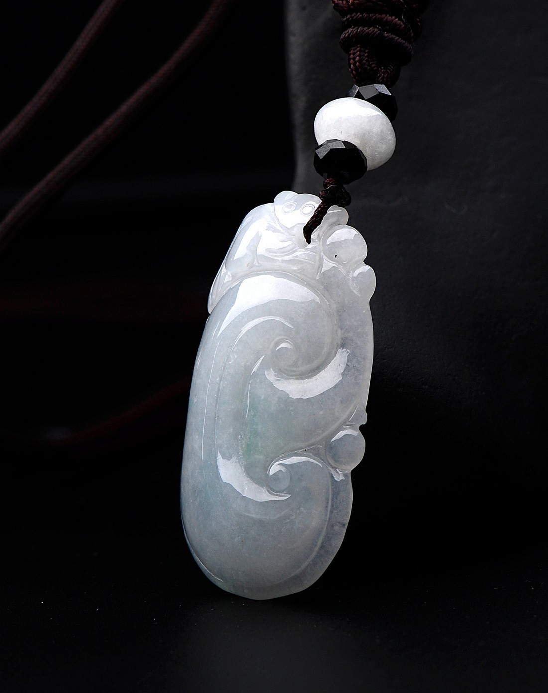 a货翡翠冰糯种莹白福寿如意吊坠