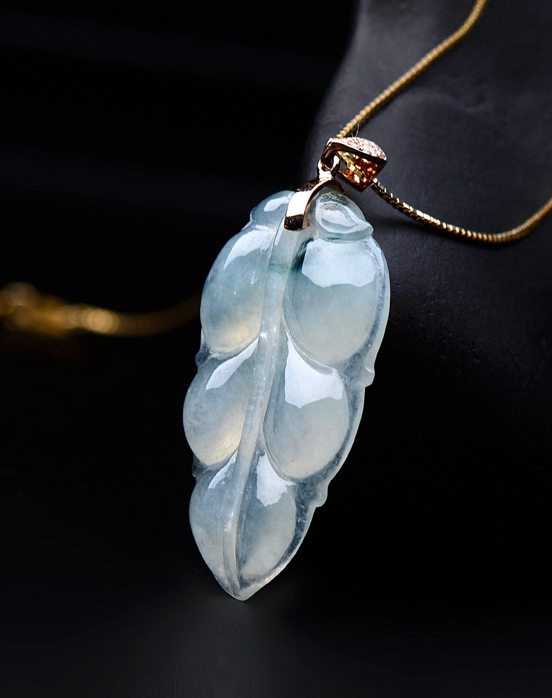 18k金镶钻a货翡翠冰种飘花金枝玉叶吊坠