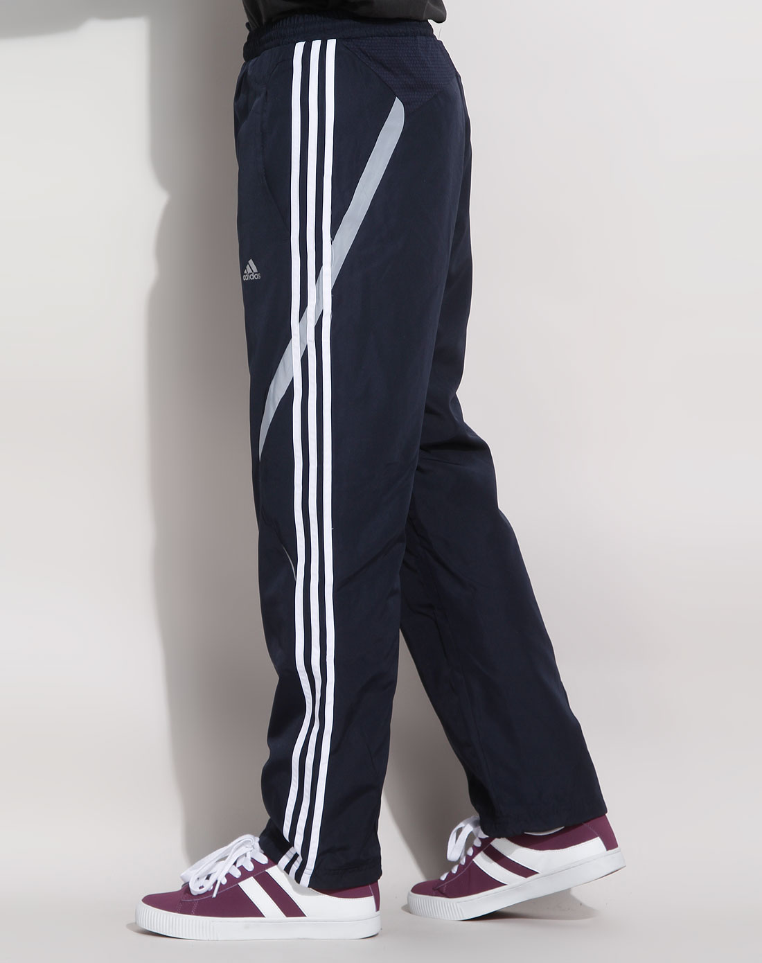 深蓝色运动长裤