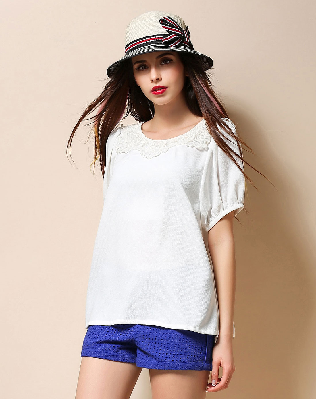 米白色短袖上衣类