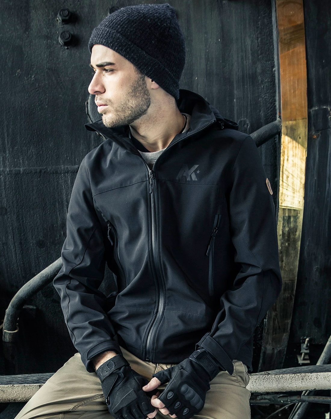 男黑色男士都市特工连帽防泼水夹克