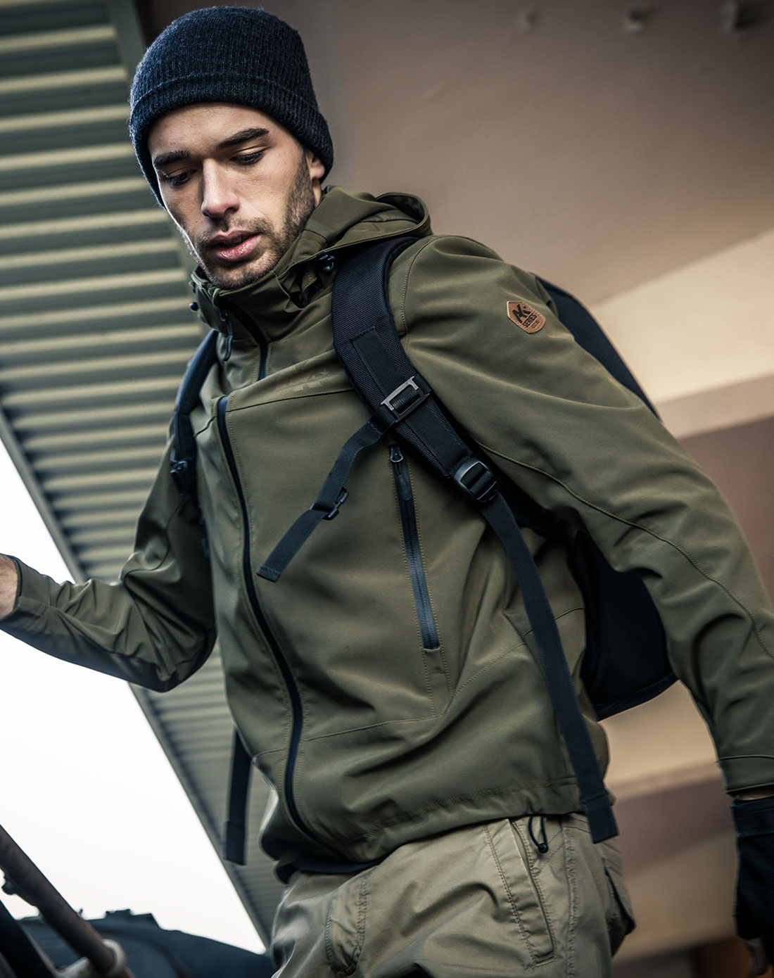 男军绿男士都市特工连帽防泼水夹克