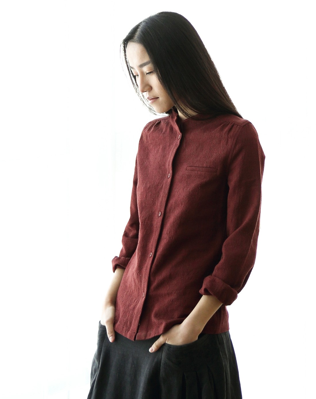 女士栗红色棉麻长袖褶皱立领衬衫