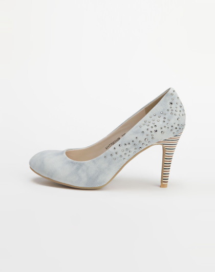千百度淡灰蓝色侧边镶钉高跟鞋
