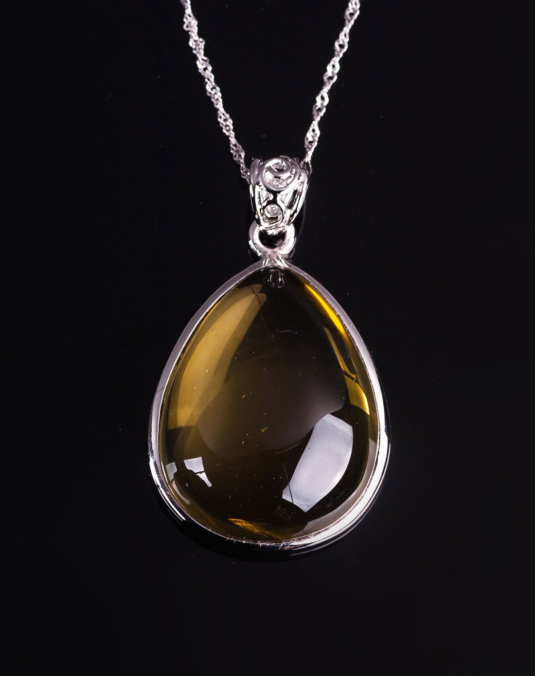 天然茶黄晶水滴吊坠