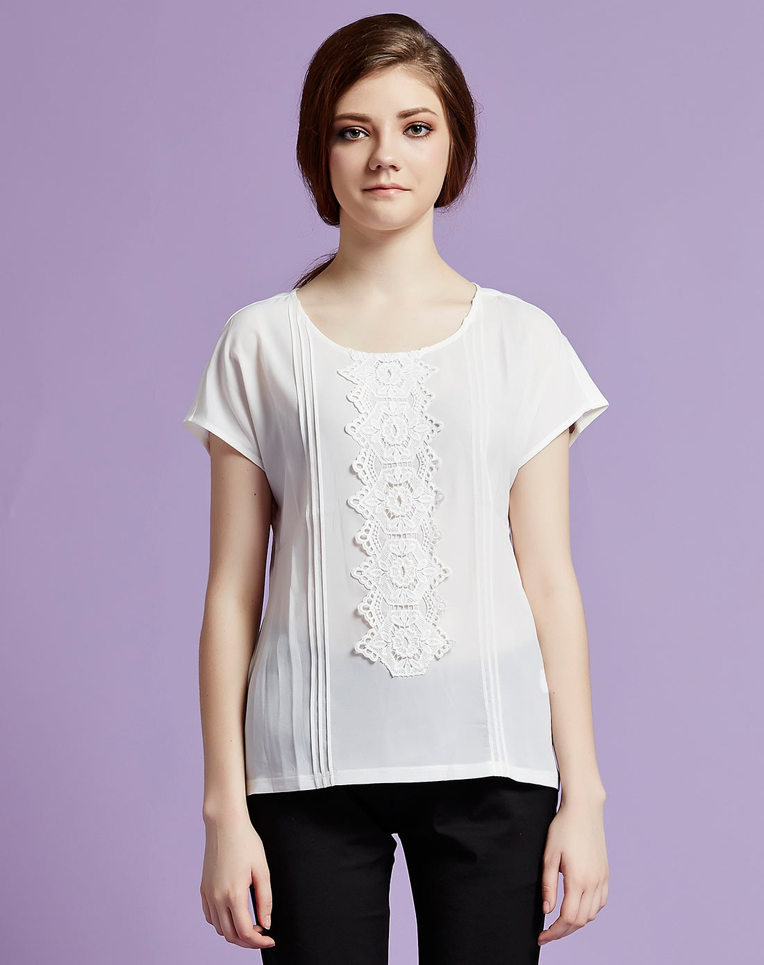 象牙色圆领文雅盖肩袖上衣