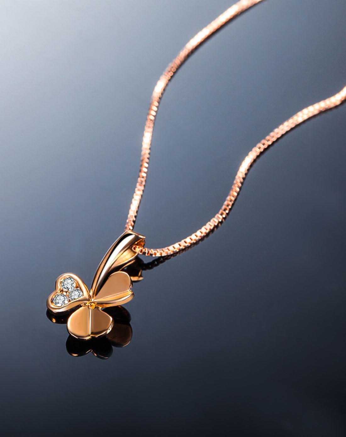 佐卡伊zocai珠宝移动端专场玫瑰18k金钻石吊坠-三叶草(送链)d00221