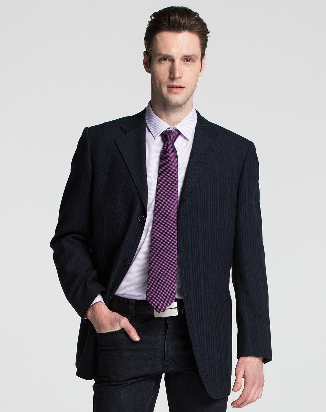 黑灰色成熟经典长袖休闲西服