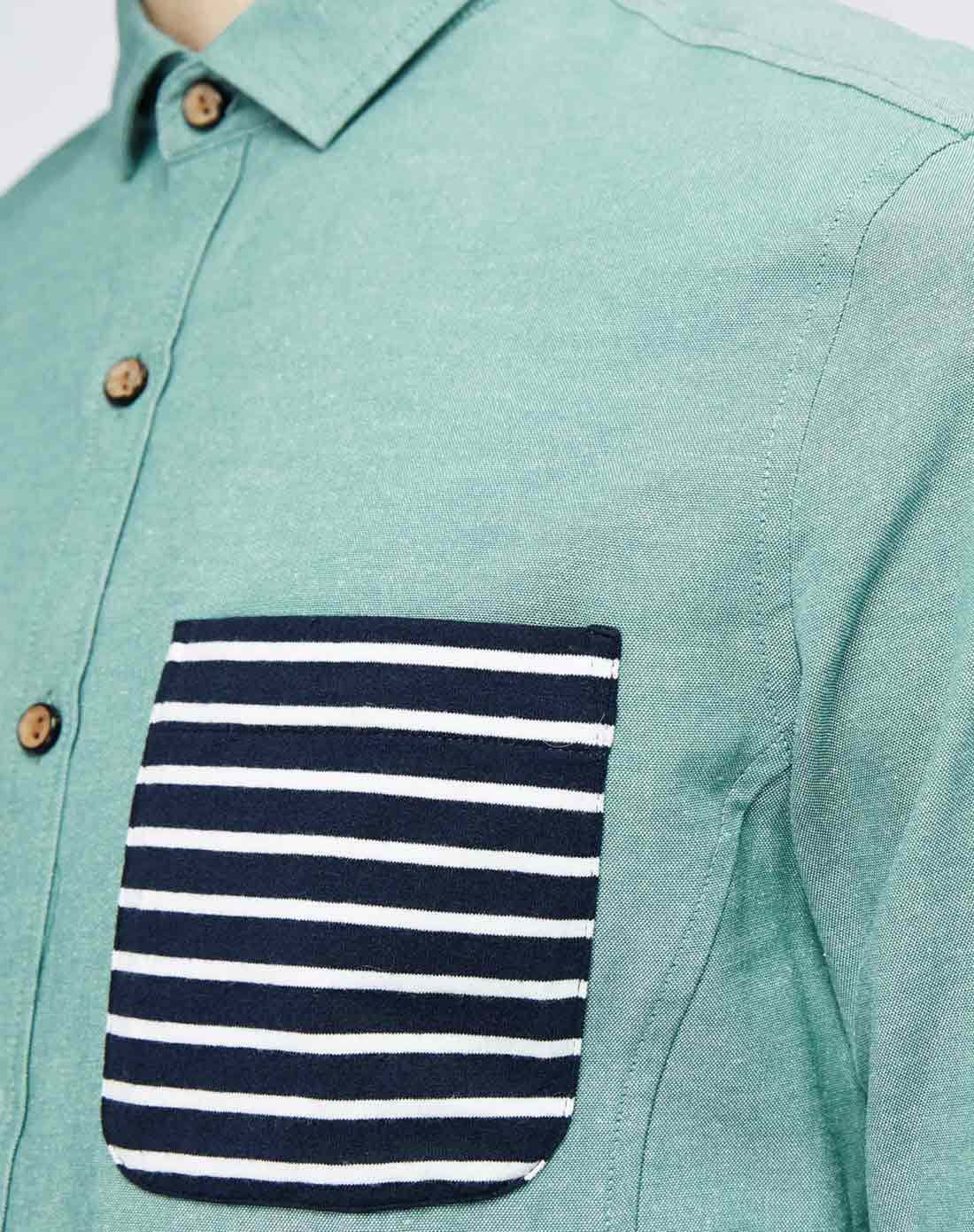 松石绿时尚潮流中袖衬衫