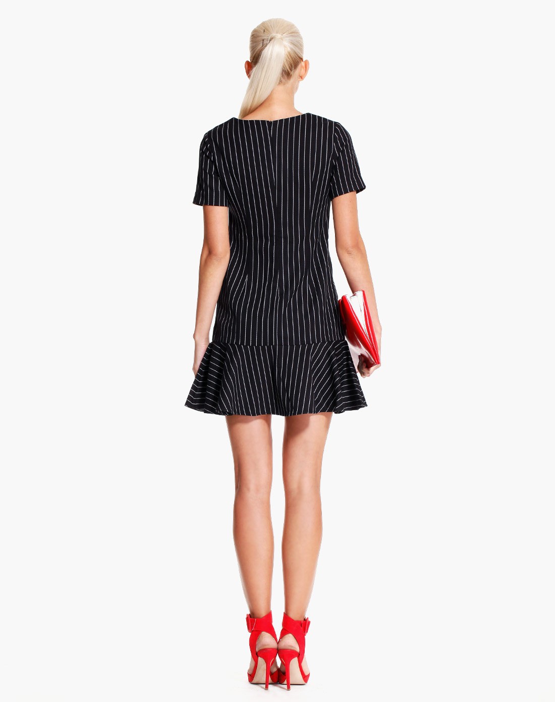 迪骊dili女装专场 > 女款黑色时尚短袖绣花连身裙