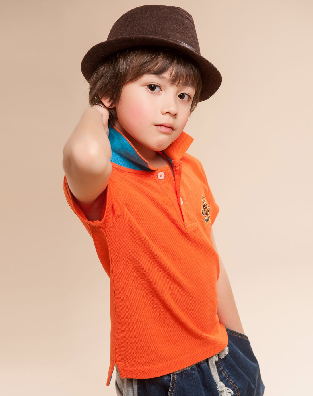 男童橙色短袖polo衫