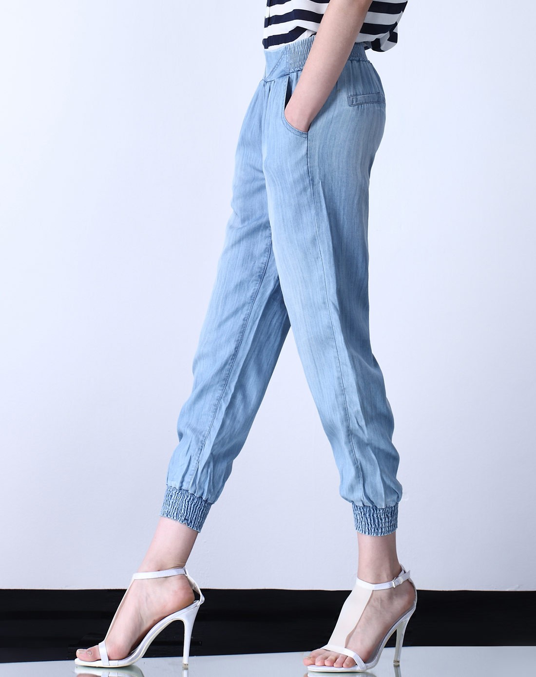 女款天丝浅蓝中腰九分灯笼裤型牛仔裤