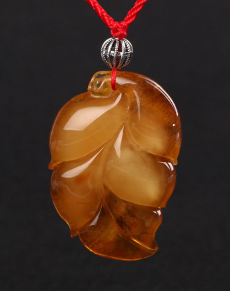 金枝玉叶大业易成天然琥珀金包蜜吊坠