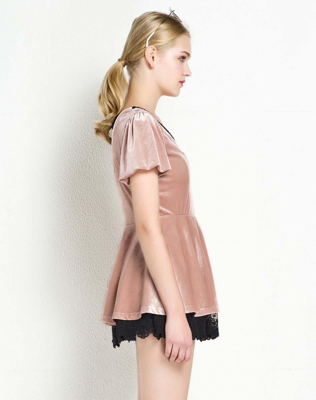 藕粉收腰裙摆式上衣