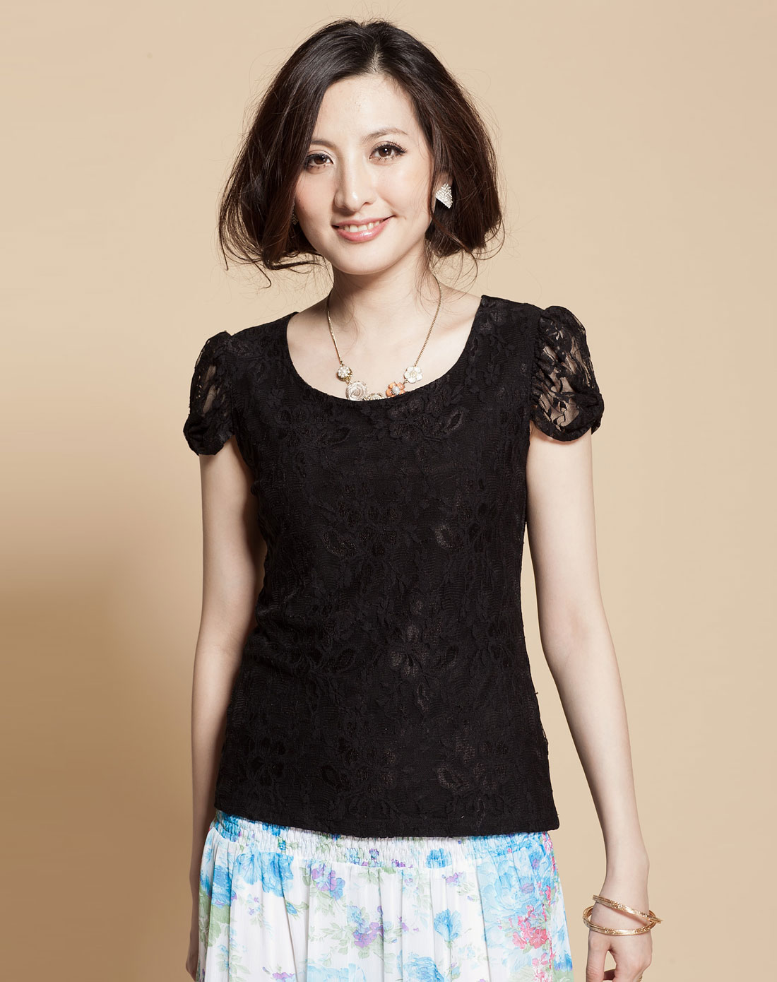 黑色贵族系蕾丝短袖上衣