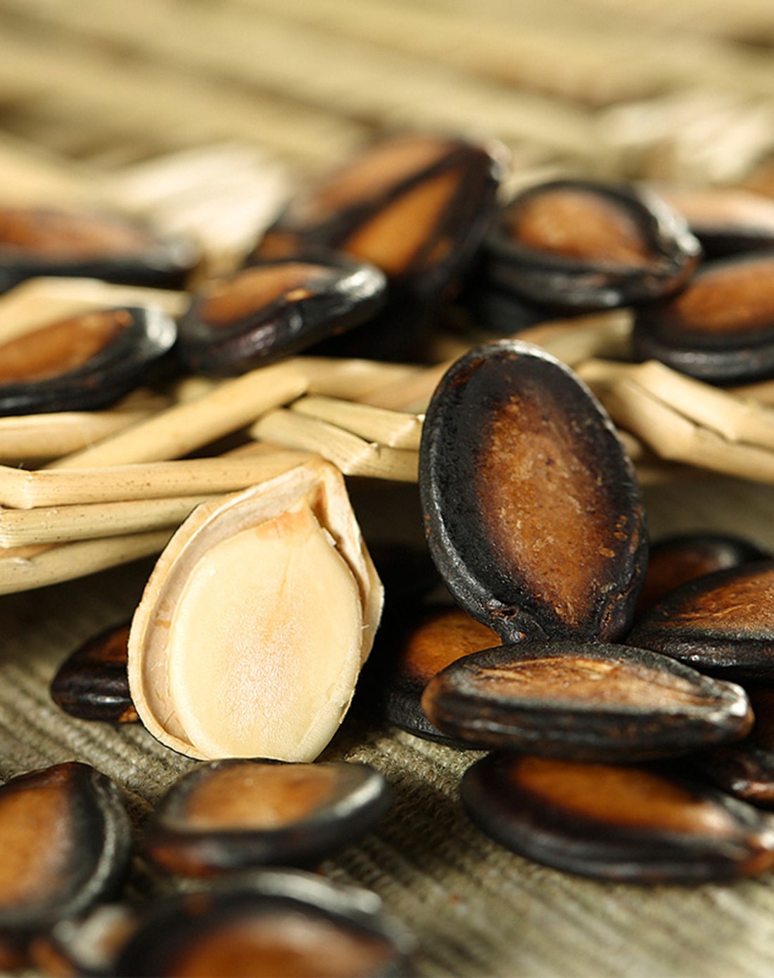 休闲零食 新食话梅味小黑片打瓜子280g*1(新旧包装随机发货)