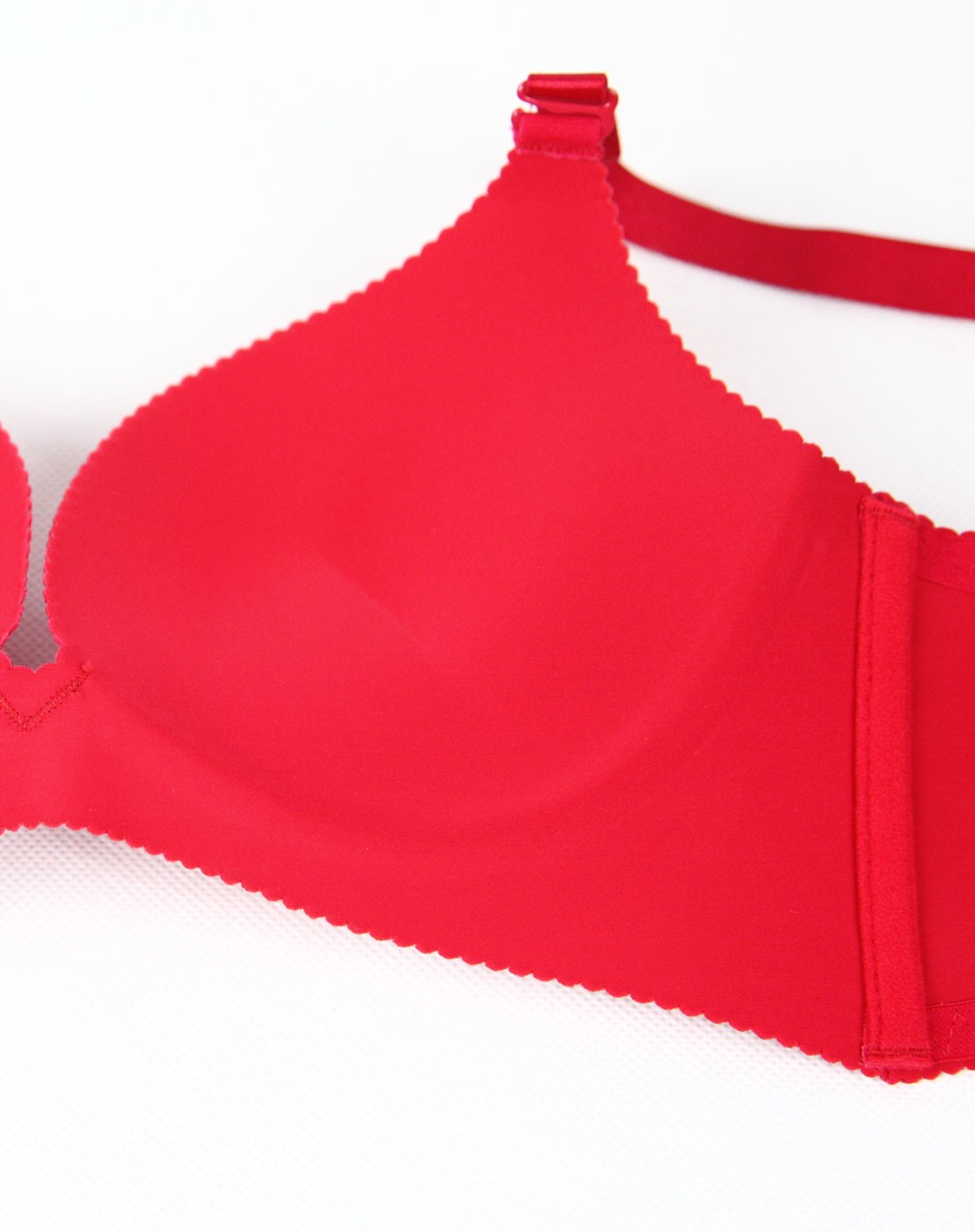 红色光面时尚聚拢3/4杯文胸