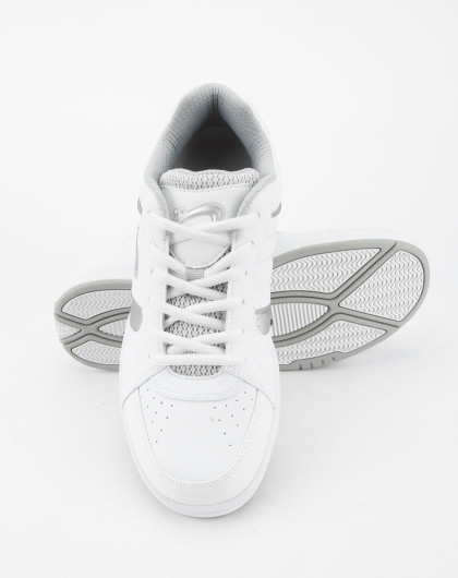 白色时尚运动风网球鞋