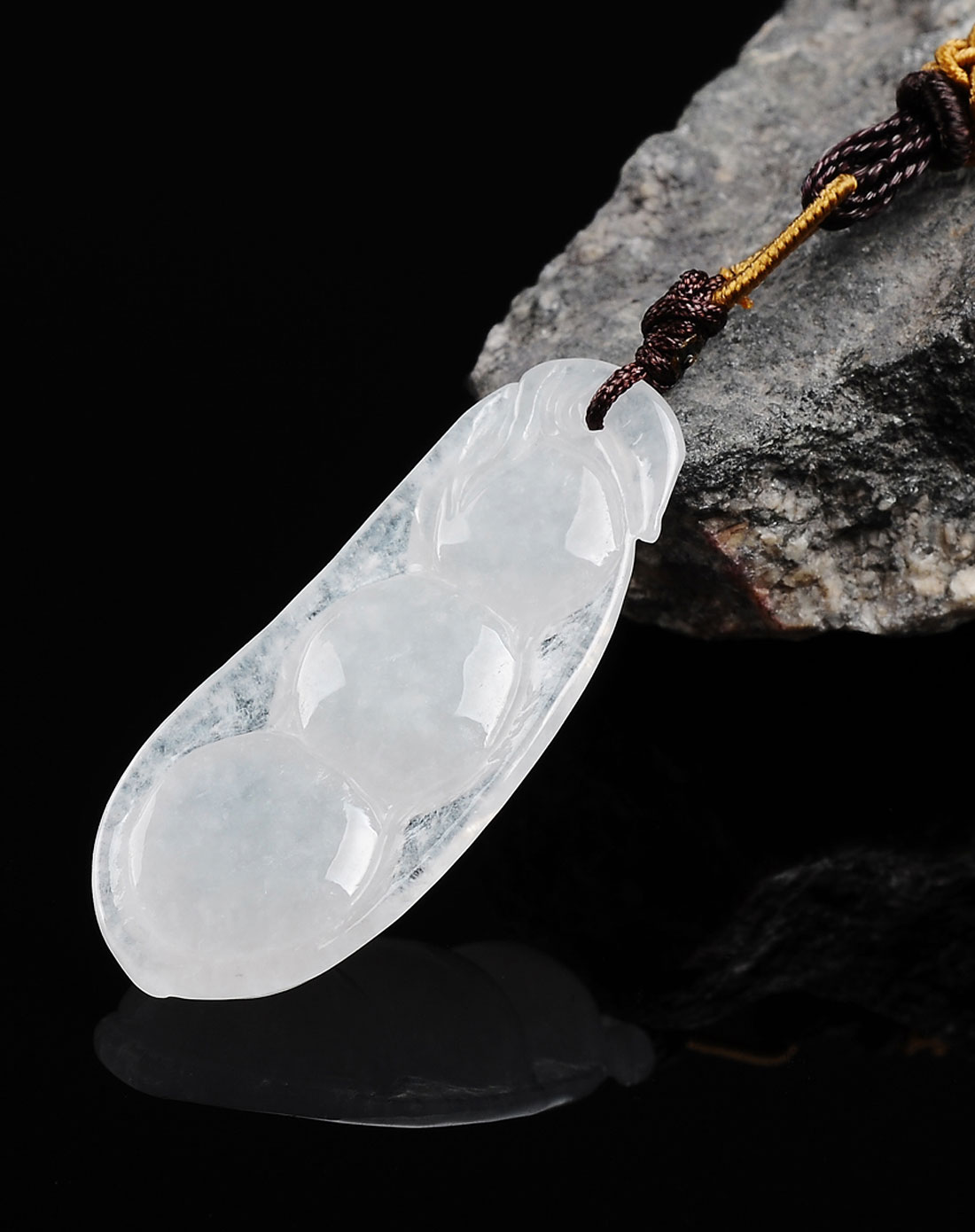 天然翡翠a货白冰四季豆吊坠-福豆(附证书赠编绳)