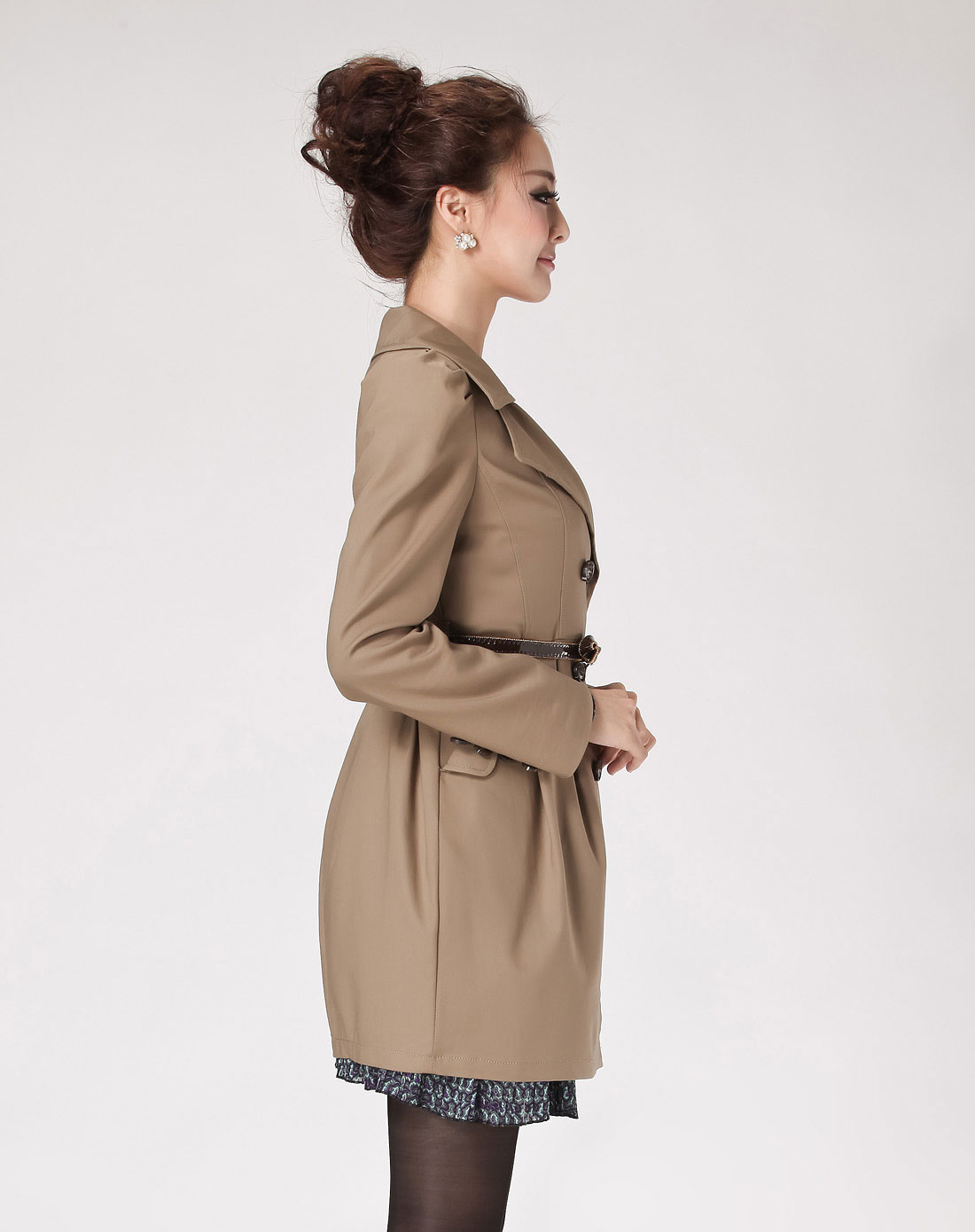 女款驼黄色风衣