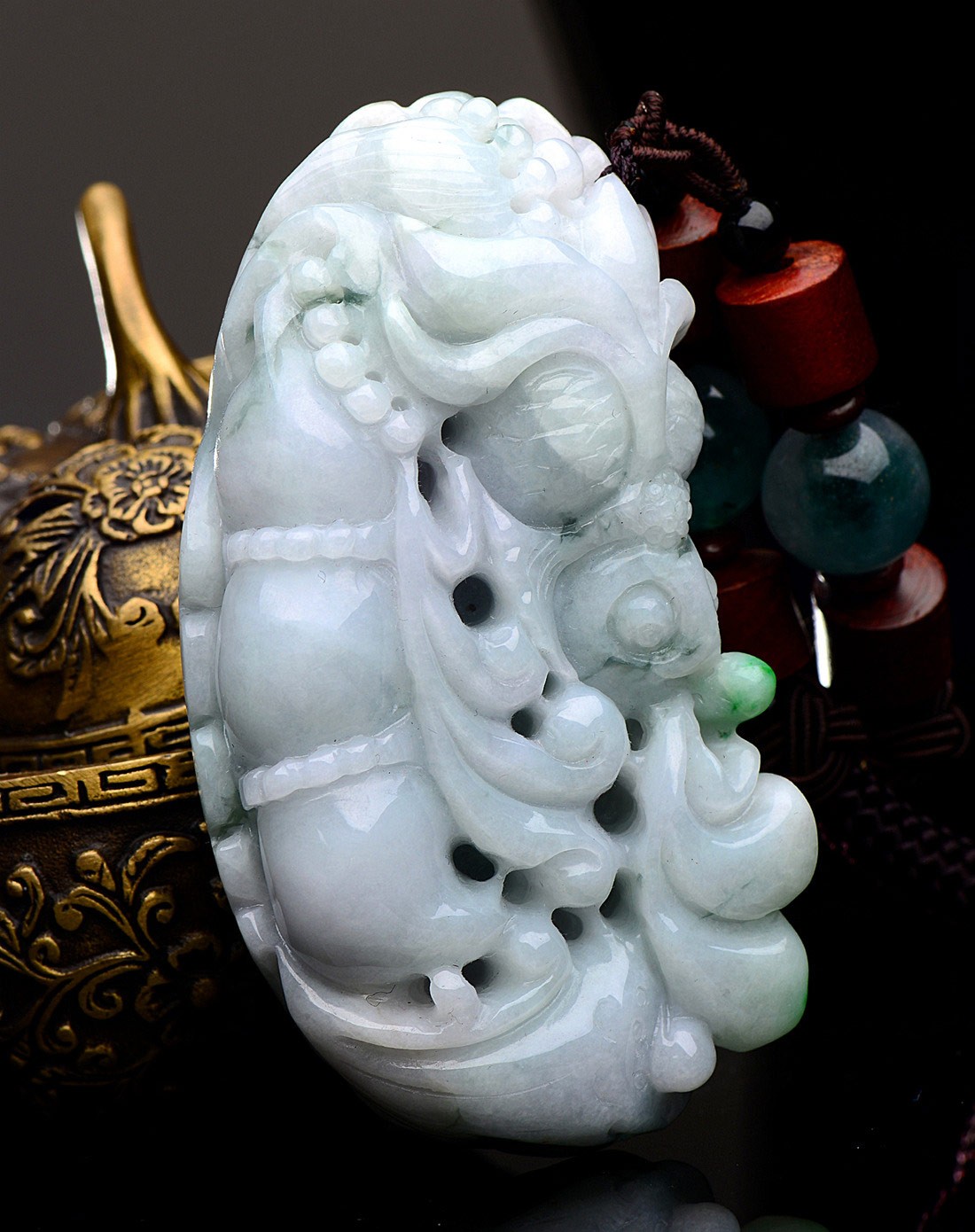 a货翡翠糯种浅绿金玉满堂手把件