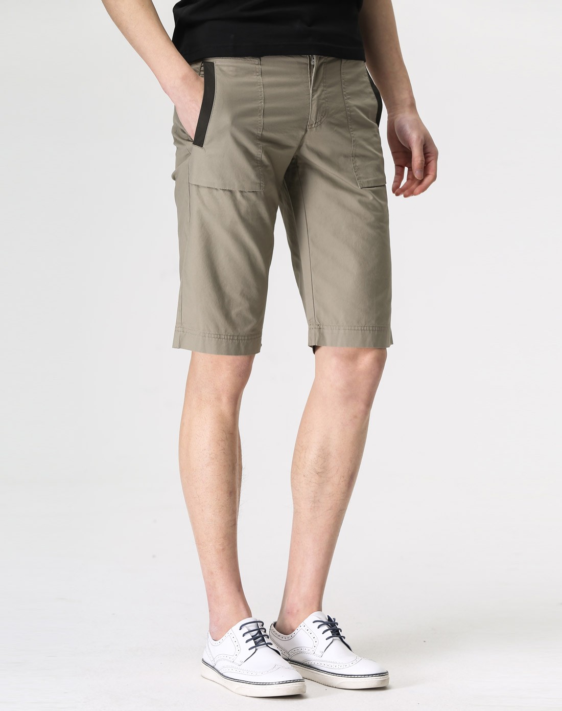 男款豆沙绿色休闲中裤