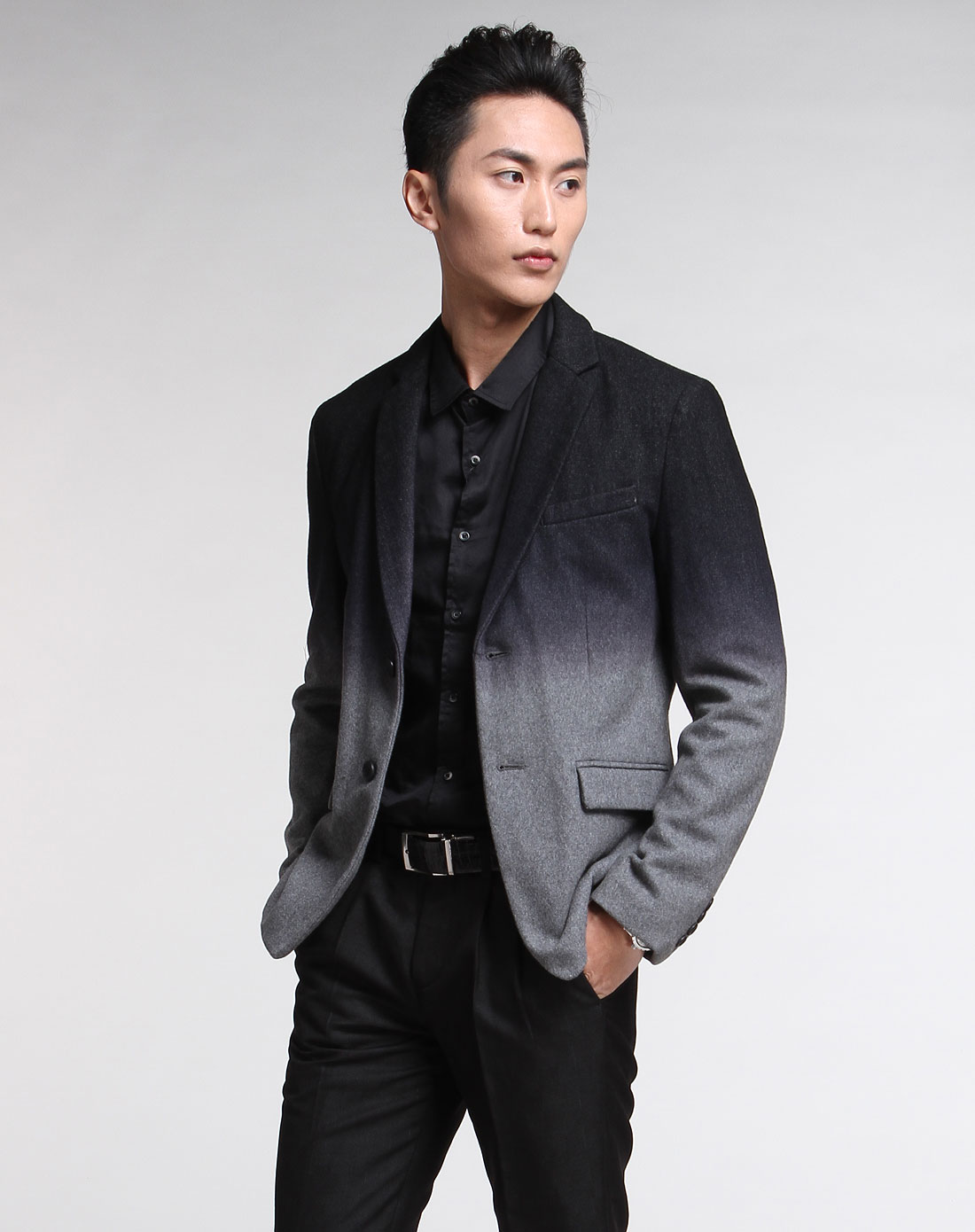 灰黑色时尚渐变休闲舒适长袖西服外套